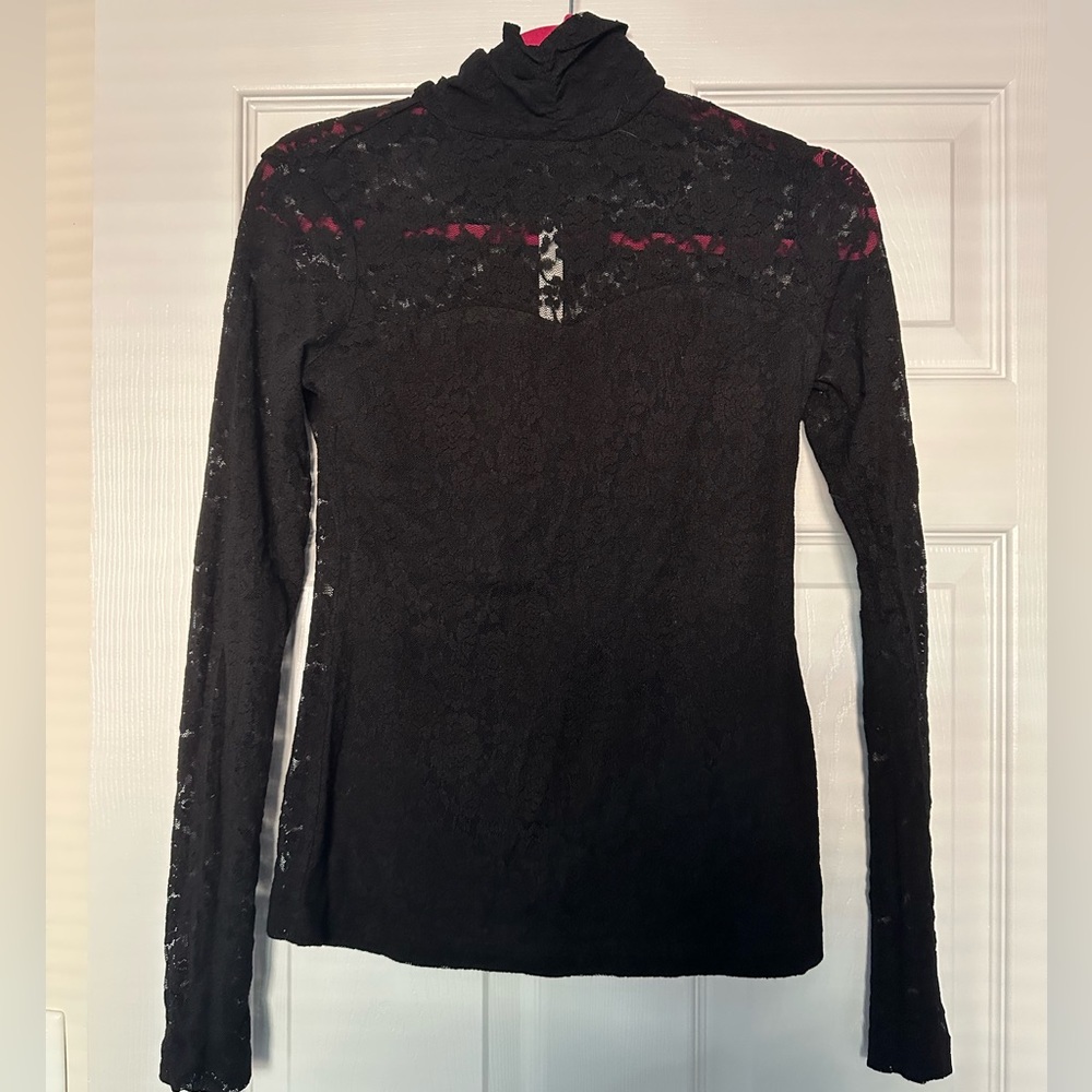 NWT PATTY BOUTIK LACE HIGH NEVK TOP! SIZE M!